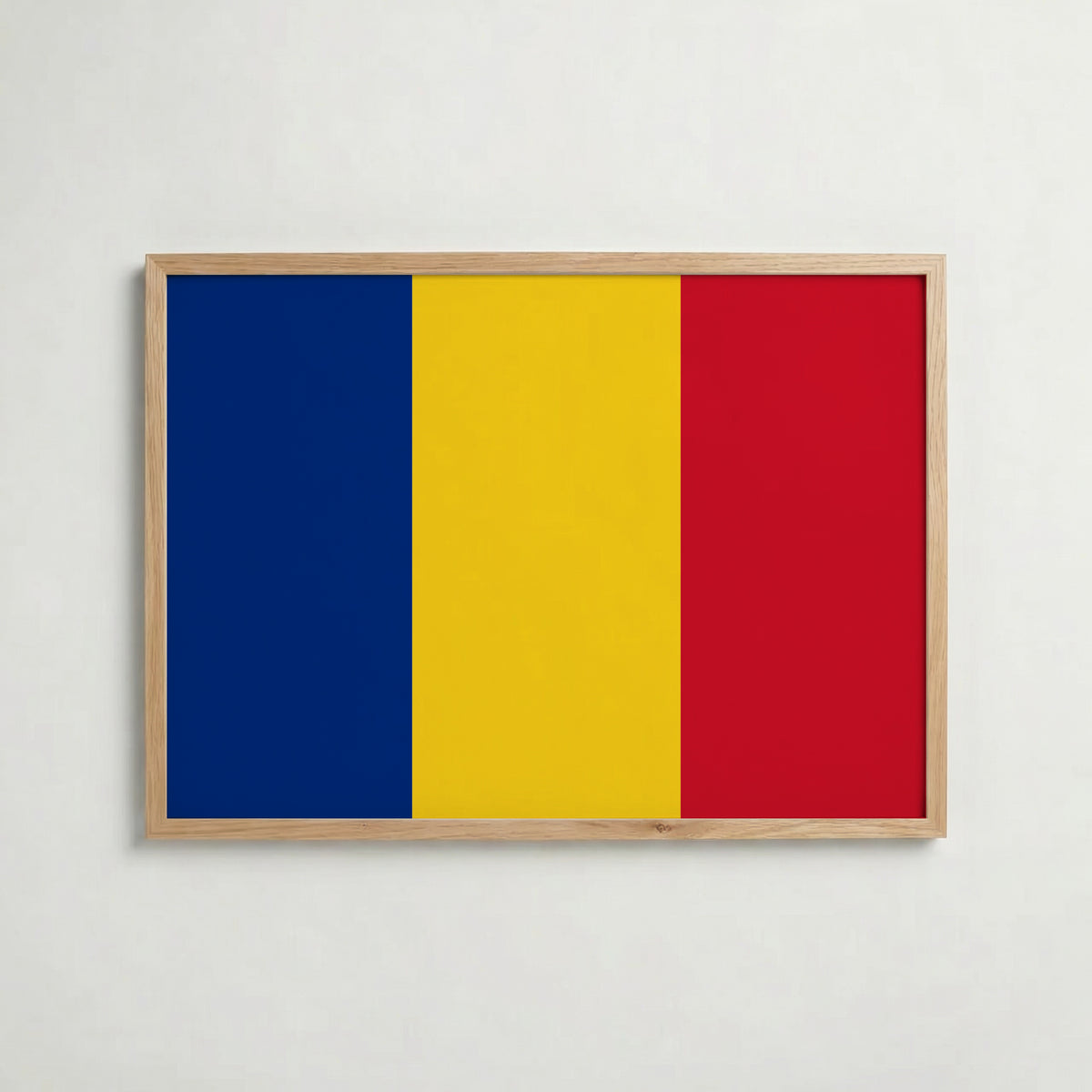 Romania National Flag Poster i ekram – inramad konsttryck för stilren inredning hos Bozetto