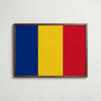 Romania National Flag Poster i valnötsram – varm konstaffisch för hemmet från Bozetto