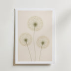 Quiet Dandelion Trio affisch inramad i neutral ram – konsttryck från Bozetto – nr 1