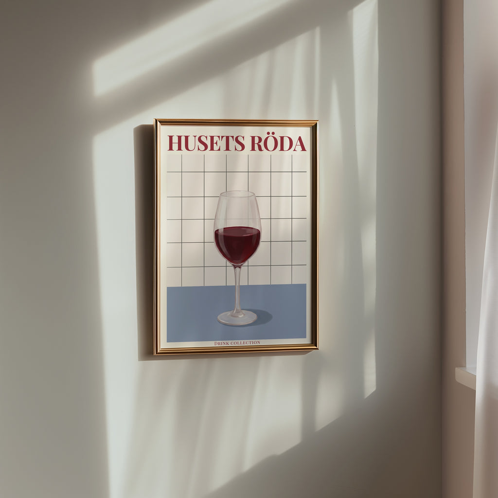 Husets Röda poster i stilrent hem med modern inredning – köp enkelt hos Bozetto i hög kvalitet