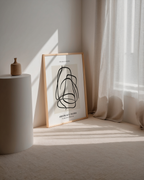 Väggmockup av Fluid Lines affisch på ljus tegelvägg – Bozetto konsttryck i hög tryckkvalitet