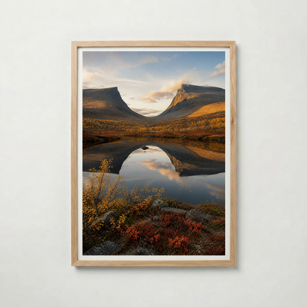 Autumn Mountains Mirror Lake affisch i ljus ekram med naturligt träutseende – Bozetto
