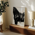 Black Stallion Saddle Poster – i rum 2