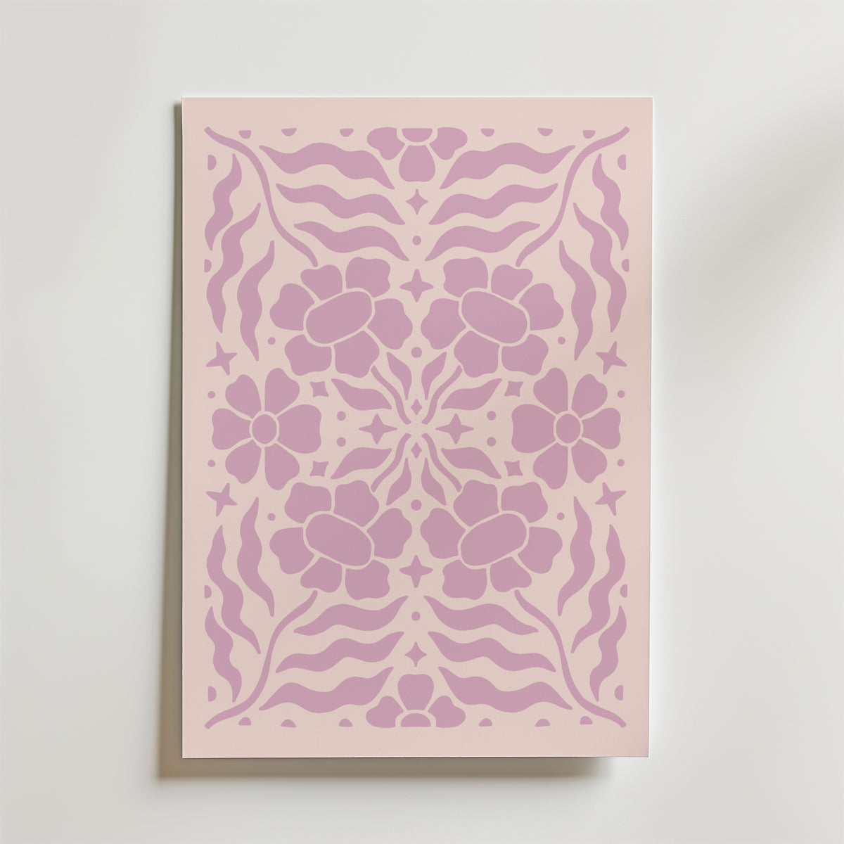Lavender Floral Symmetry – stilfullt konsttryck från Bozetto, tryckt på matt finpapper