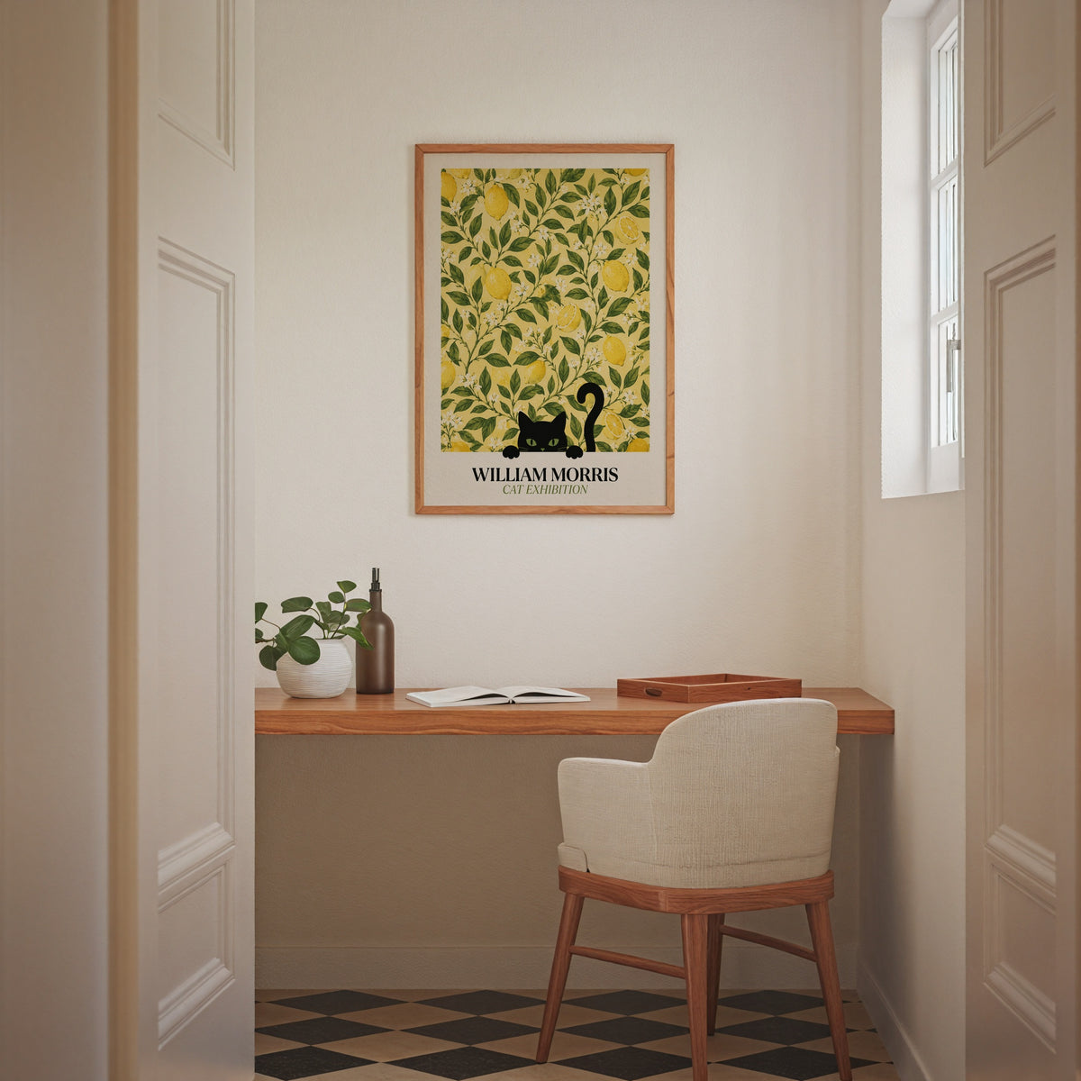 Cat in the Lemon Grove William Morris Poster – svart katt bland William Morris citronträdsmönster i gult