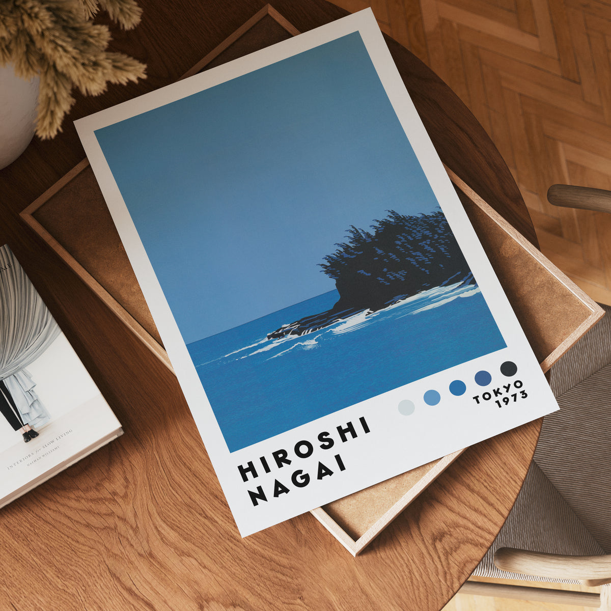 Väggmockup med Hiroshi Nagai Coastal – köp enkelt hos Bozetto affisch i hög kvalitet