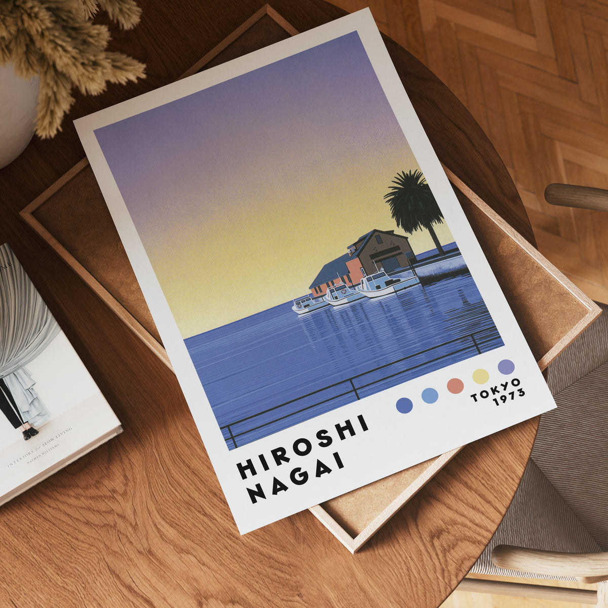 Väggmockup med Hiroshi Nagai Sunset Marina – köp enkelt hos Bozetto affisch i hög kvalitet