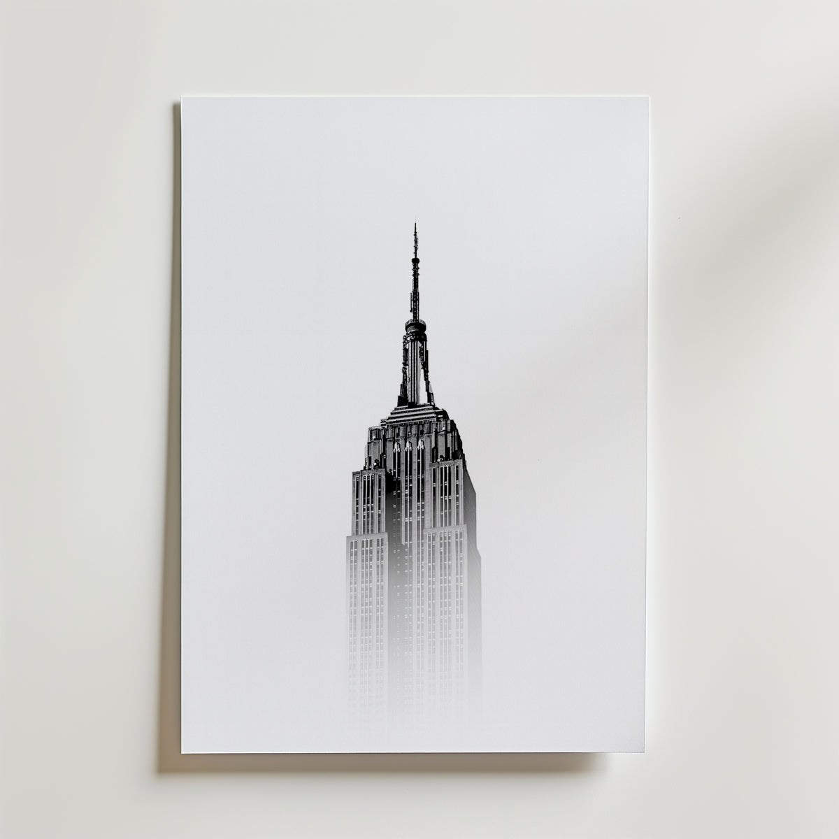 Misty Manhattan Spire Poster – canvas utan passepartout