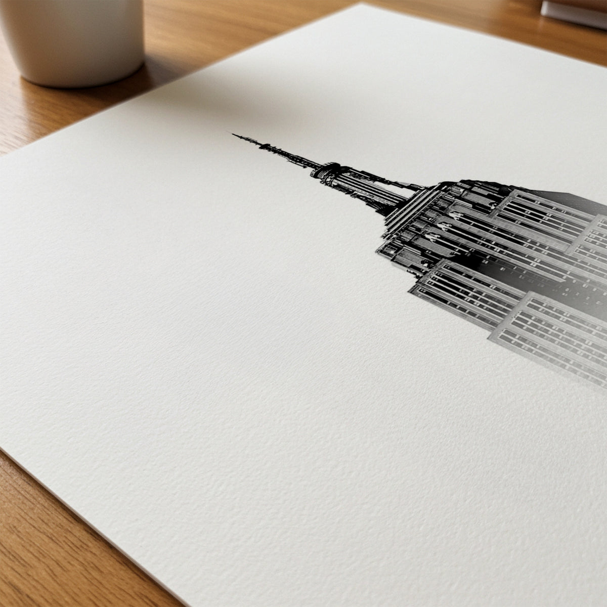 Misty Manhattan Spire Poster – närbild på papper