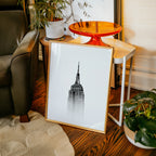 Misty Manhattan Spire Poster – i rum 3