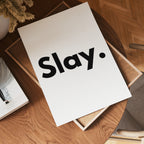 Slay poster visad rakt fram – Bozetto affisch i hög tryckkvalitet i hög tryckkvalitet
