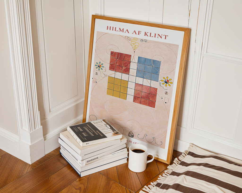 Mockup av Hilma af Klint The Ten affisch på vägg – köp enkelt hos Bozetto i hög kvalitet