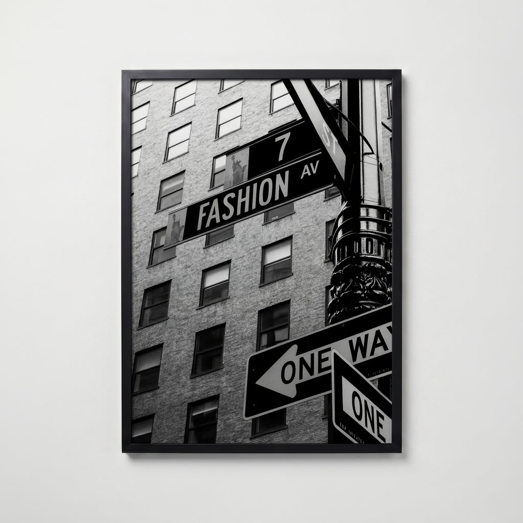 Fashion Avenue Sign Poster – svart ram