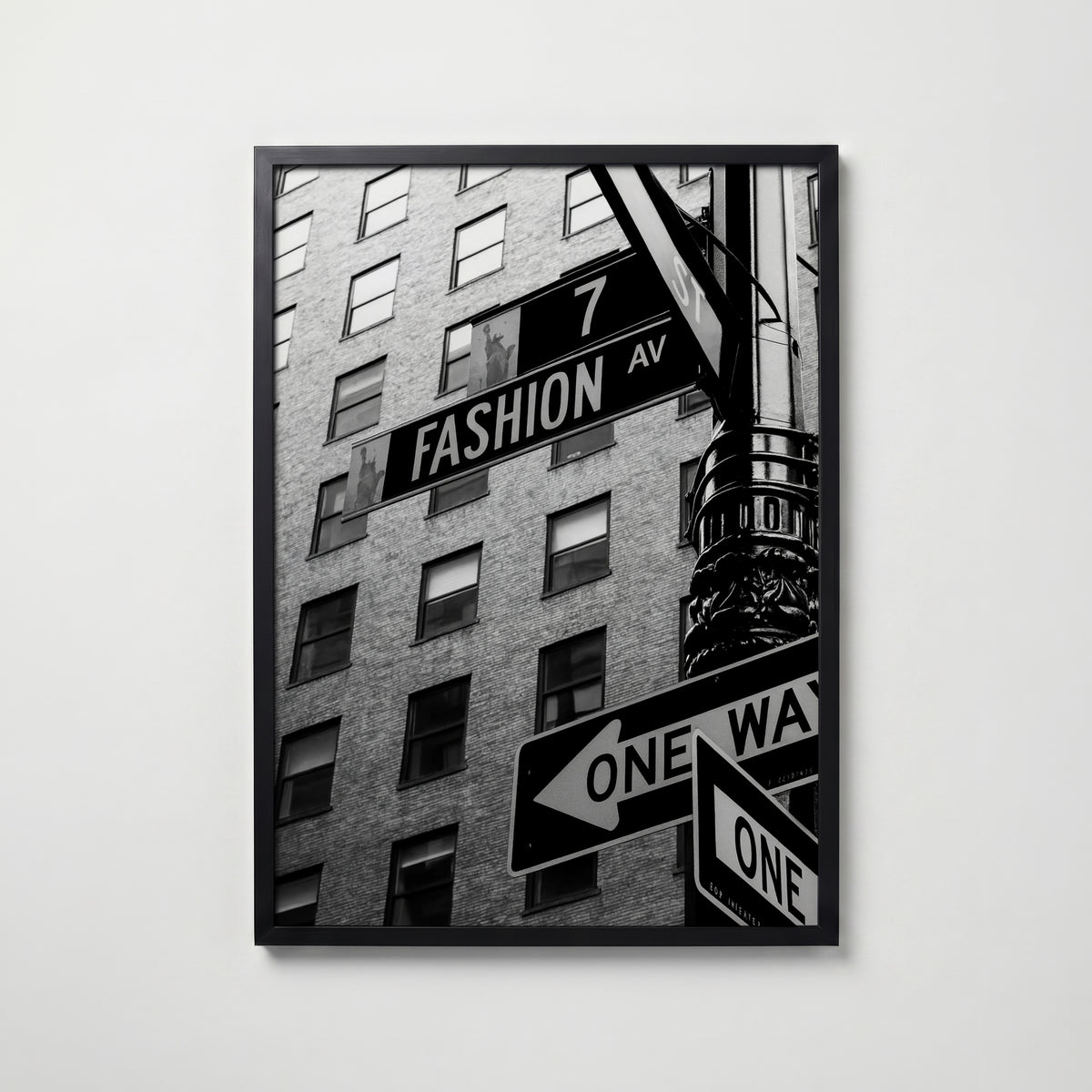Fashion Avenue Sign Poster – svart ram
