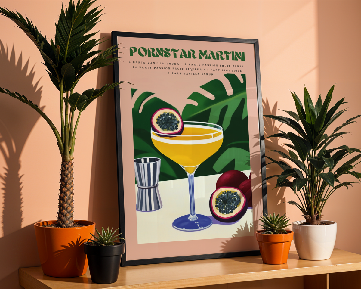 Mockup av Pornstar Martini Drink affisch på vägg – köp enkelt hos Bozetto i hög kvalitet