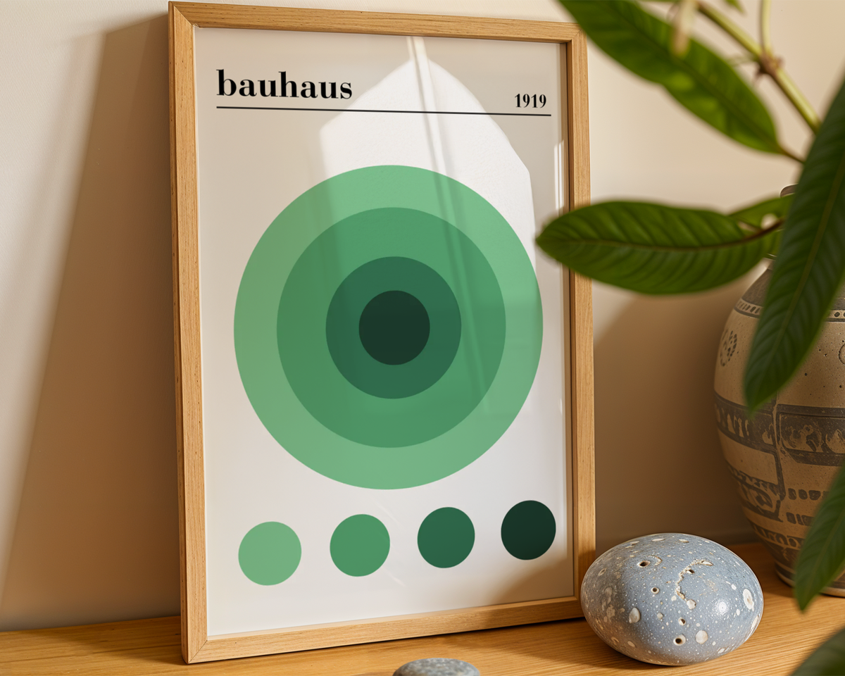 Mockup av Bauhaus Green Circles affisch på vägg – köp enkelt hos Bozetto i hög kvalitet