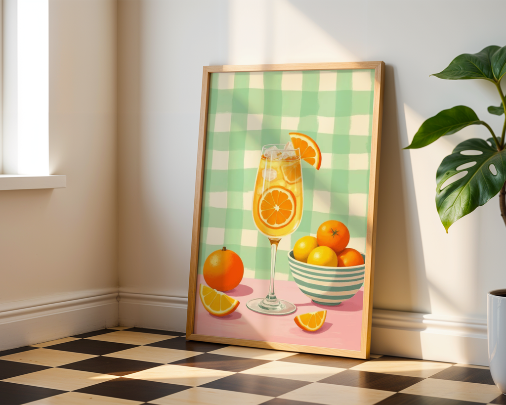 Mockup av Orange Citrus Cocktail affisch på vägg – köp enkelt hos Bozetto i hög kvalitet