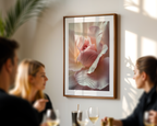 Mockup av Floral Rose Bloom affisch på vägg – köp enkelt hos Bozetto i hög kvalitet