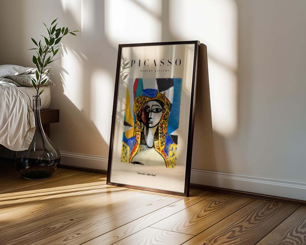 Mockup av Picasso Inspired Royal Woman affisch på vägg – köp enkelt hos Bozetto i hög kvalitet