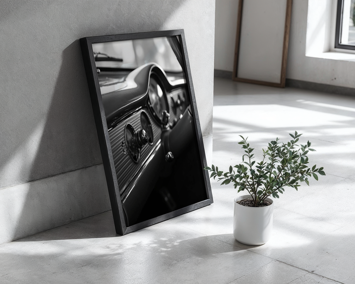 Mockup av Old School Car Dashboard affisch på vägg – köp enkelt hos Bozetto i hög kvalitet