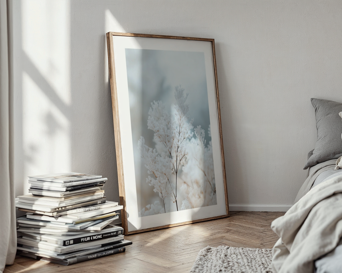 Mockup av Frozen Branches affisch på vägg – köp enkelt hos Bozetto i hög kvalitet