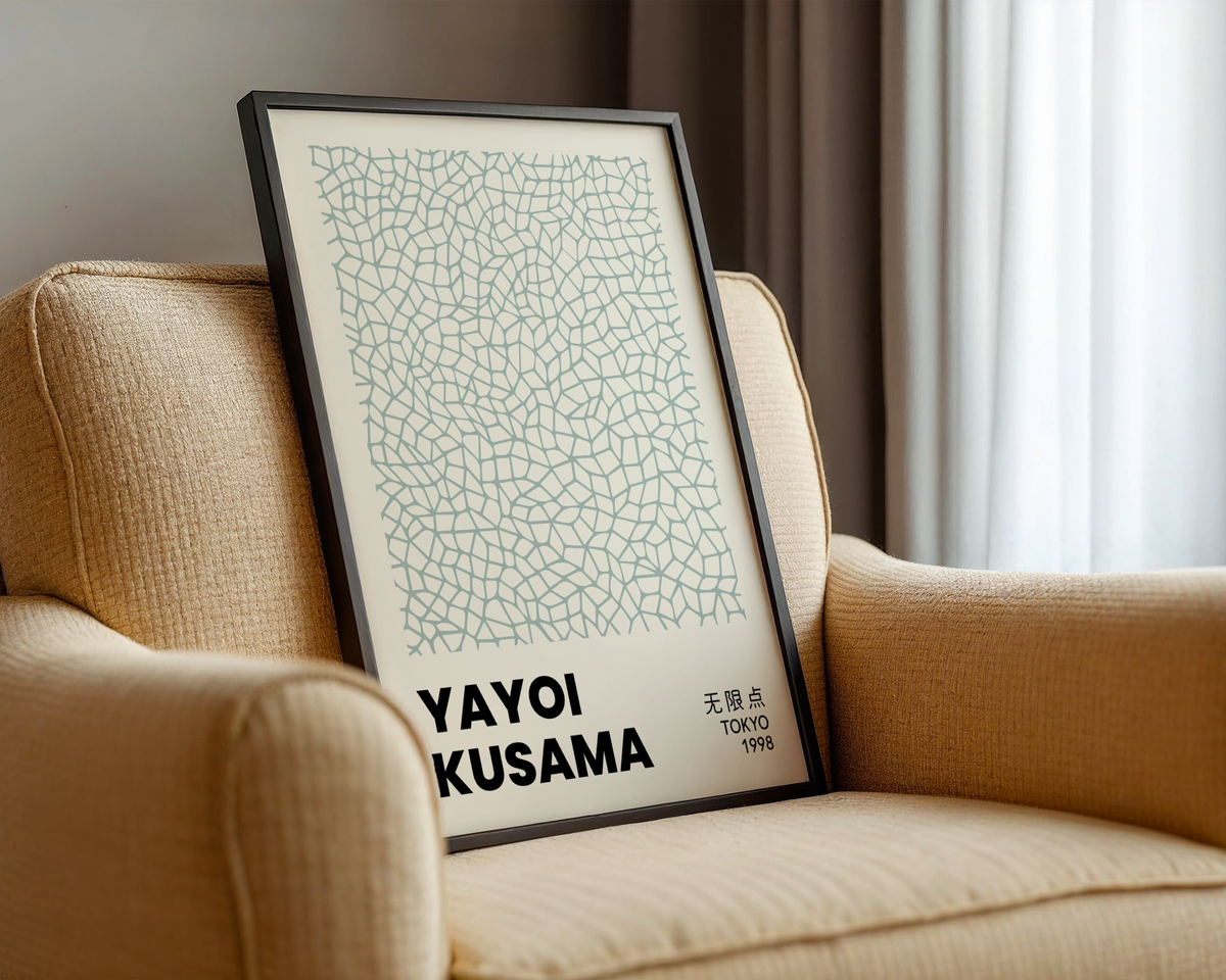Mockup av Yayoi Kusama Infinity Web affisch på vägg – köp enkelt hos Bozetto i hög kvalitet