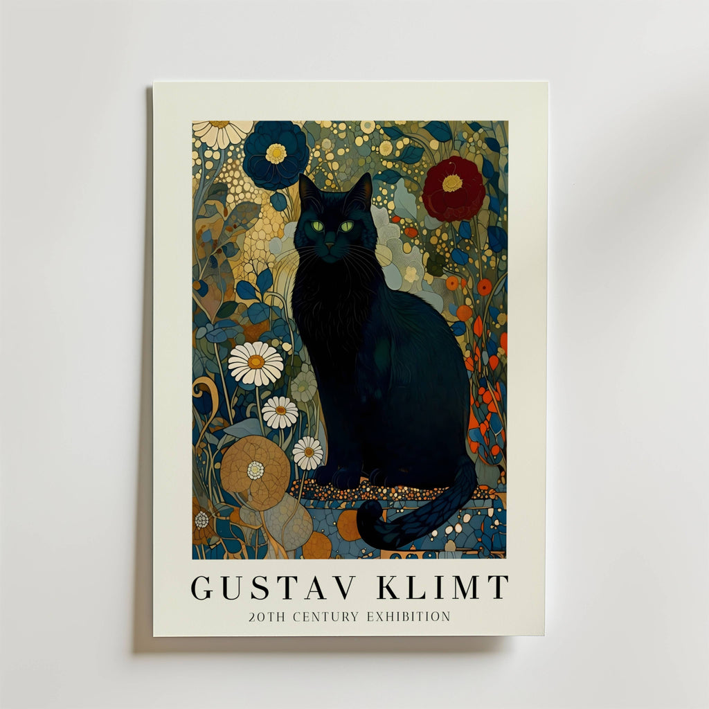 Gustav Klimt Midnight Garden Cat affisch på neutral bakgrund – poster från Bozetto