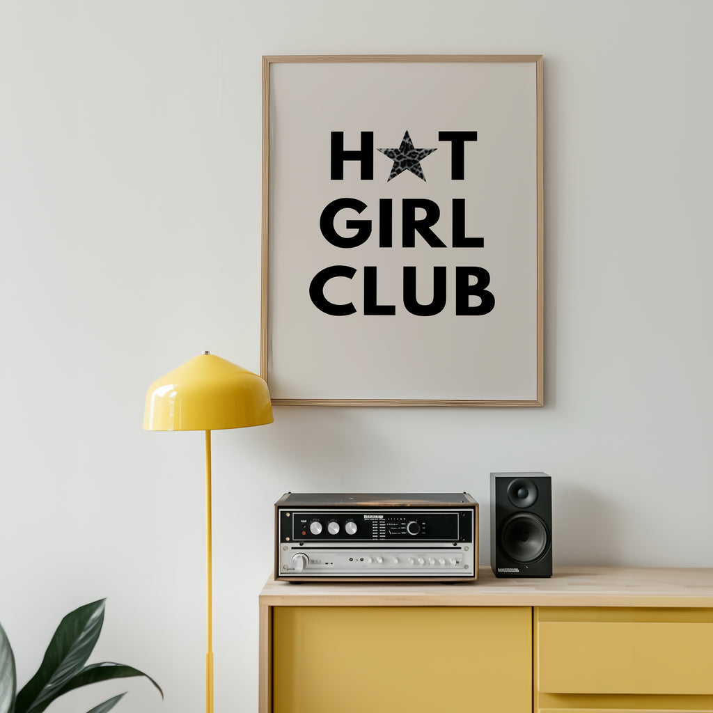 Hot Girl Club Poster – i rum 3
