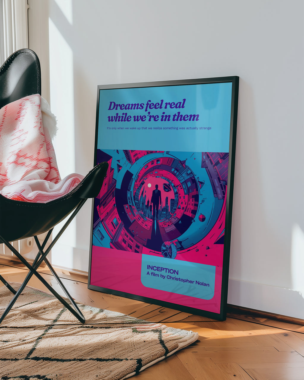 Mockup av Inception Neon affisch på vägg – köp enkelt hos Bozetto i hög kvalitet