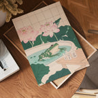 Mockup för Lotus Frog Bath – se hur affischen ser ut inramad på din vägg, Bozetto
