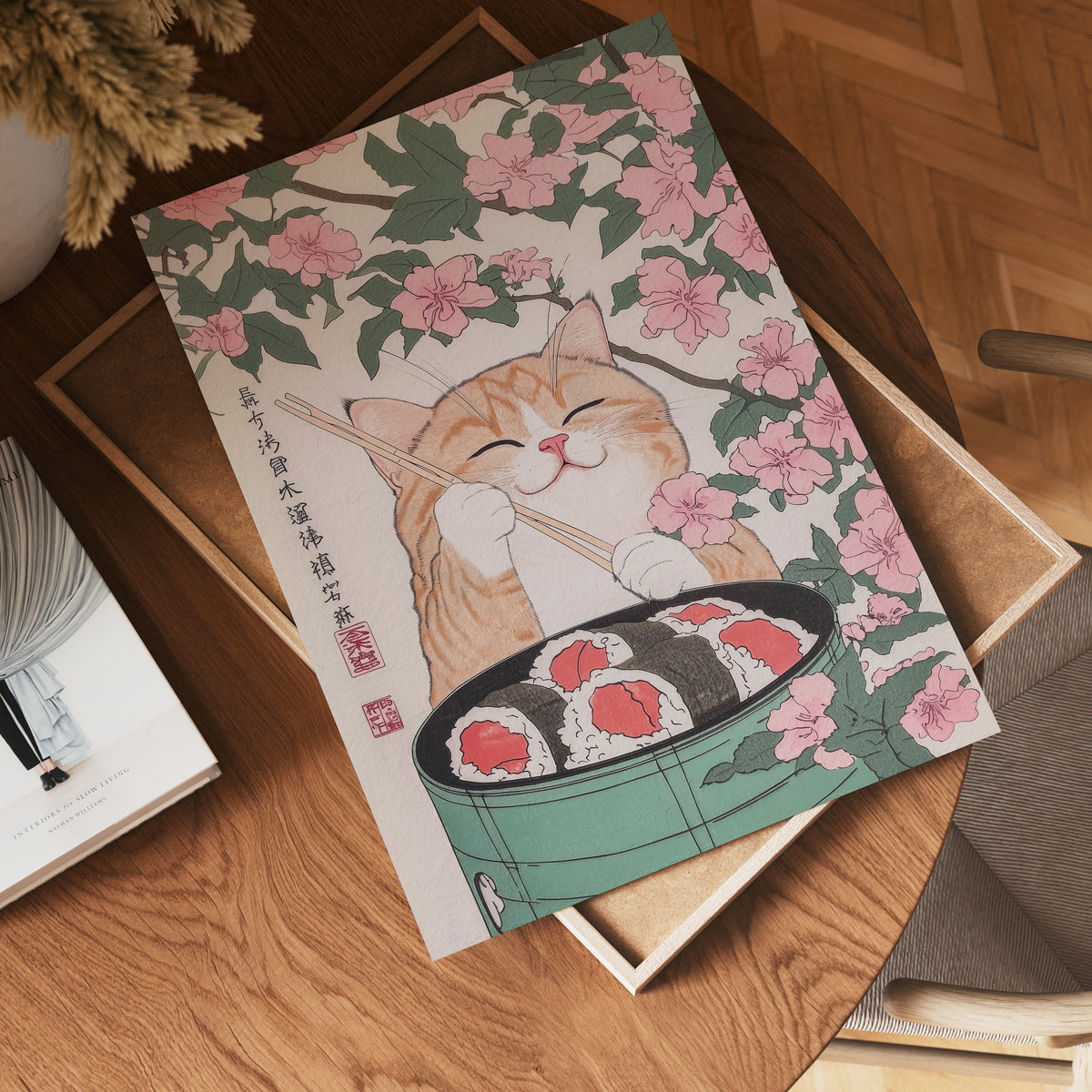 Sakura Sushi Cat i väggmockup – konsttryck presenterat i verklig miljö av Bozetto