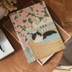 Zen Cat Bath i väggmockup – konsttryck presenterat i verklig miljö av Bozetto i hög tryckkvalitet