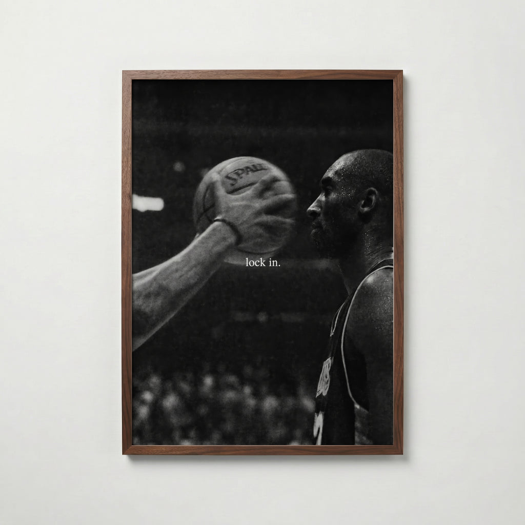 Kobe Bryant Lock In affisch på vit bakgrund – köp enkelt hos Bozetto i hög kvalitet