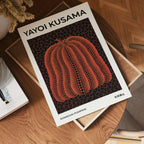 Yayoi Kusama Shanghai Pumpkin poster visad rakt fram – Bozetto affisch i hög tryckkvalitet