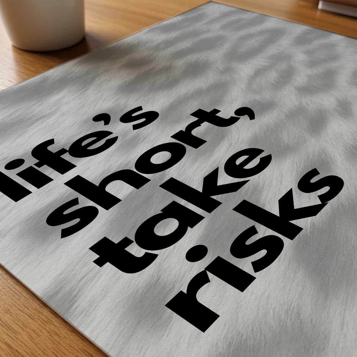 Life's Short Poster – närbild på papper