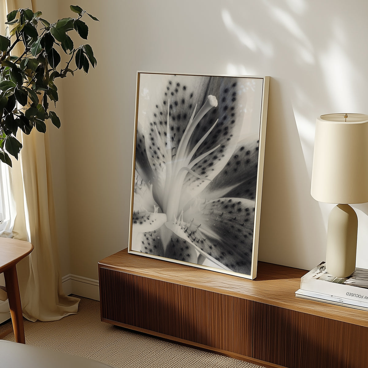 Lily In Bloom Poster – i rum 5