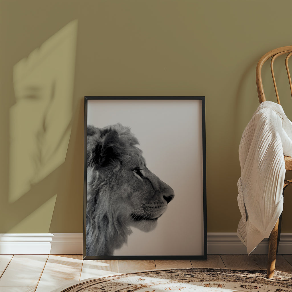 Lion In Profile Poster – i rum 2