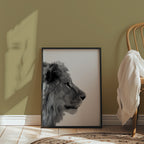 Lion In Profile Poster – i rum 2