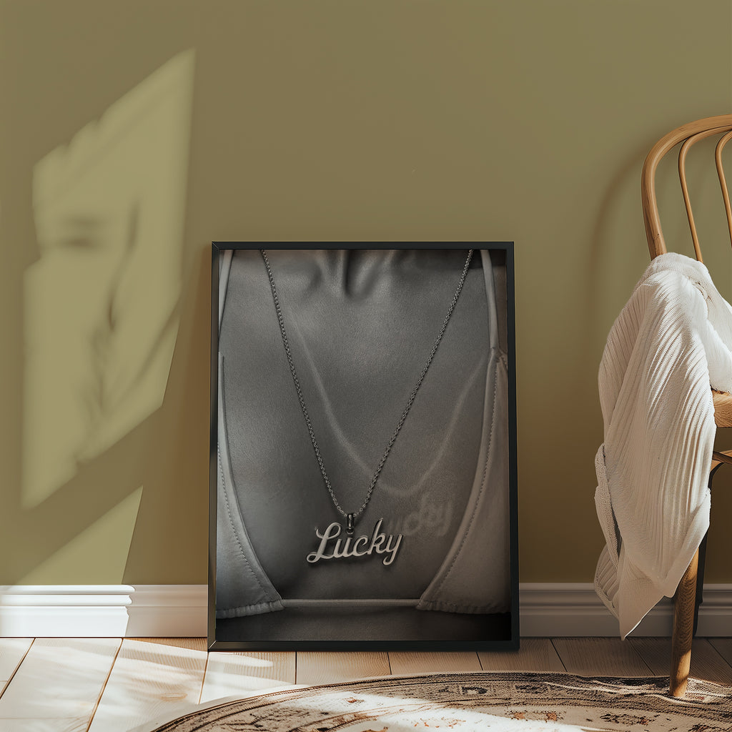 Silver Lucky Pendant Poster – i rum 1