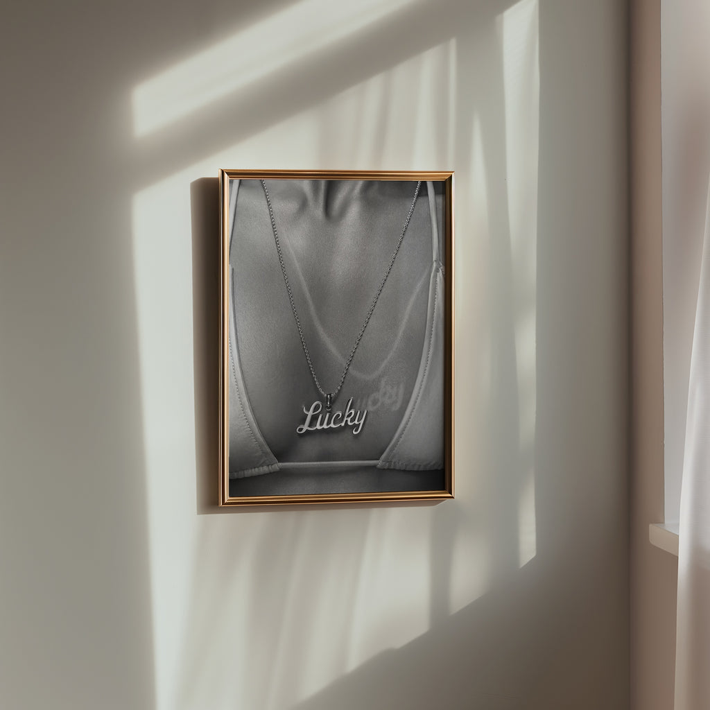 Silver Lucky Pendant Poster – i rum 5