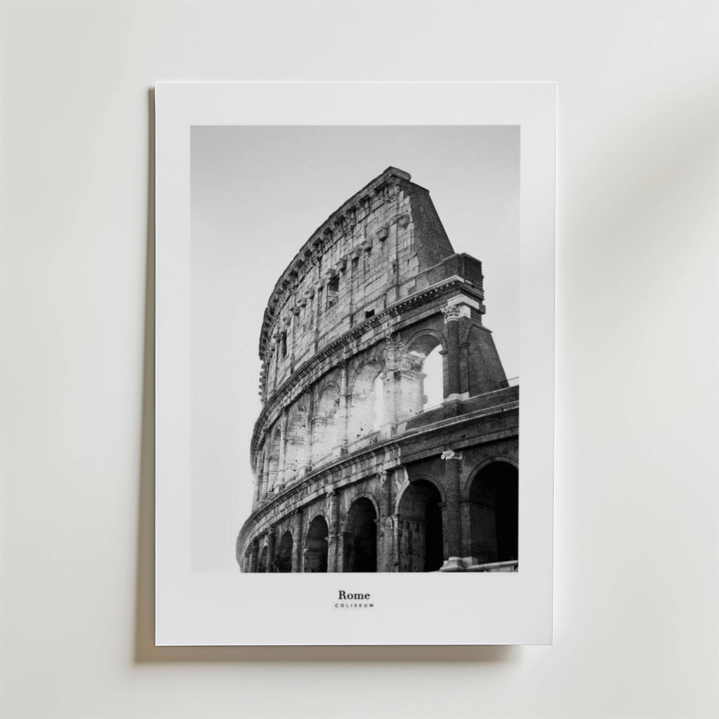 Rome Coliseum – stilfullt konsttryck från Bozetto, tryckt på matt finpapper i hög tryckkvalitet