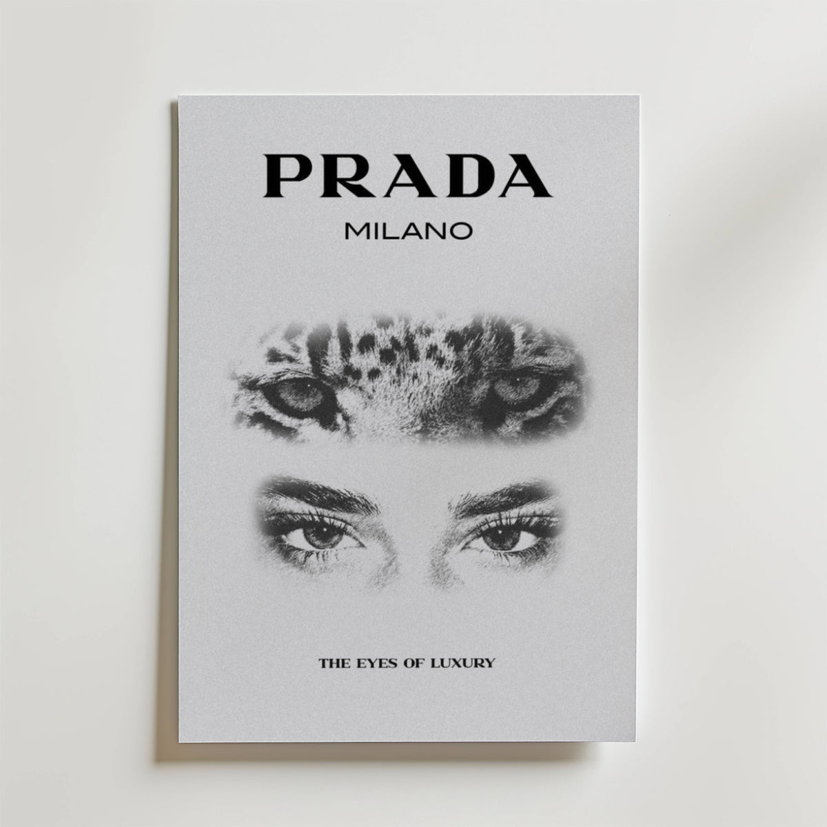 Prada Milano – stilfullt konsttryck från Bozetto, tryckt på matt finpapper i hög tryckkvalitet