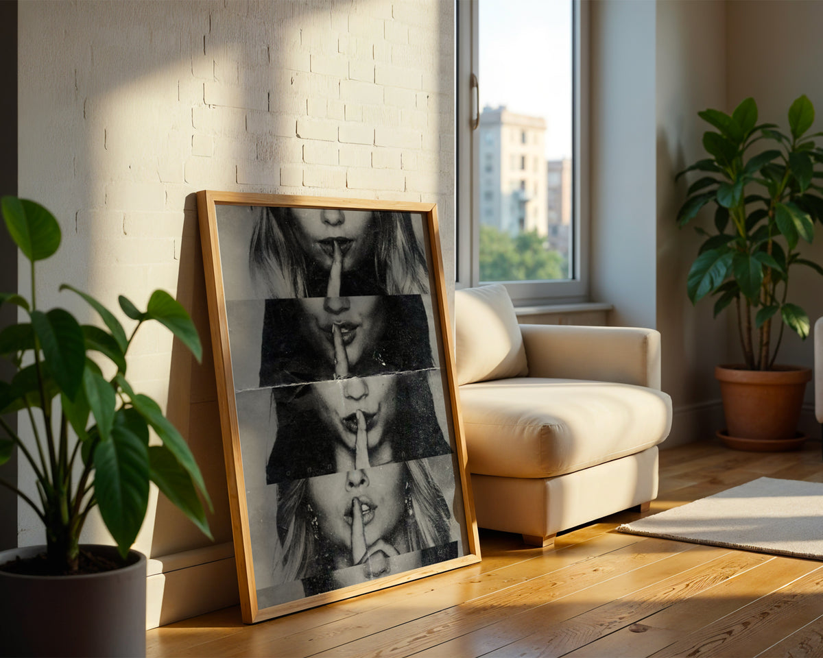 Hush poster visualiserad på vägg – se rätt storlek med mockup från Bozetto i hög tryckkvalitet