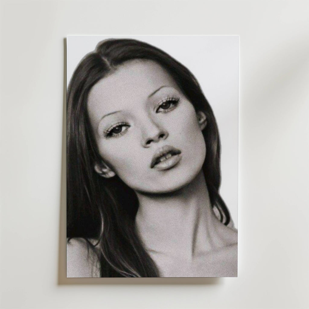 Kate Moss Portrait – stilfullt konsttryck från Bozetto, tryckt på matt finpapper
