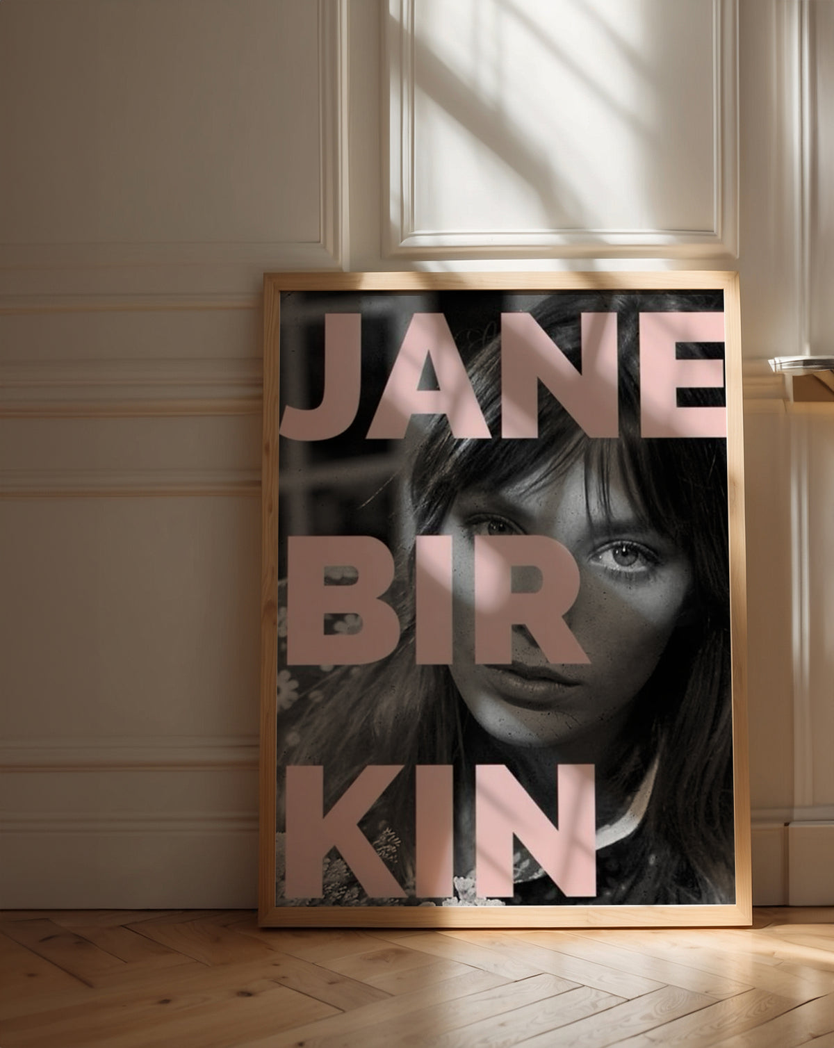 Jane Birkin Muse poster visualiserad på vägg – se rätt storlek med mockup från Bozetto