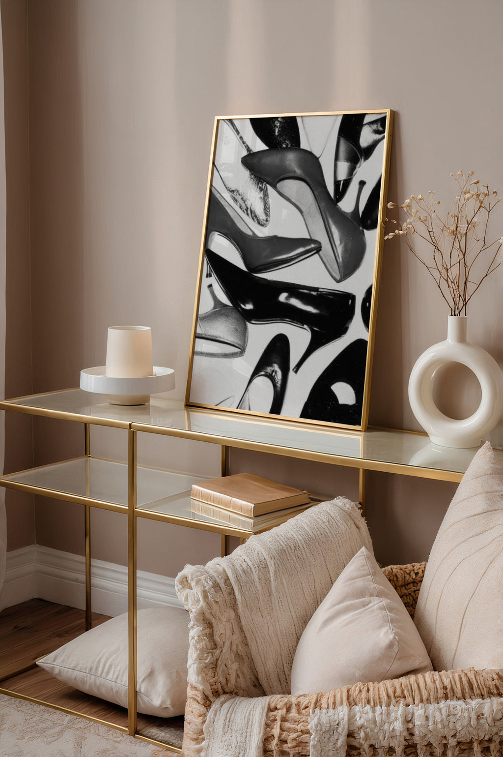Väggmockup av Stiletto Muse affisch på ljus tegelvägg – Bozetto konsttryck i hög tryckkvalitet