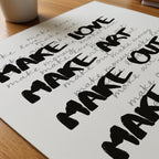 Bold Brush Manifesto Poster – närbild på papper
