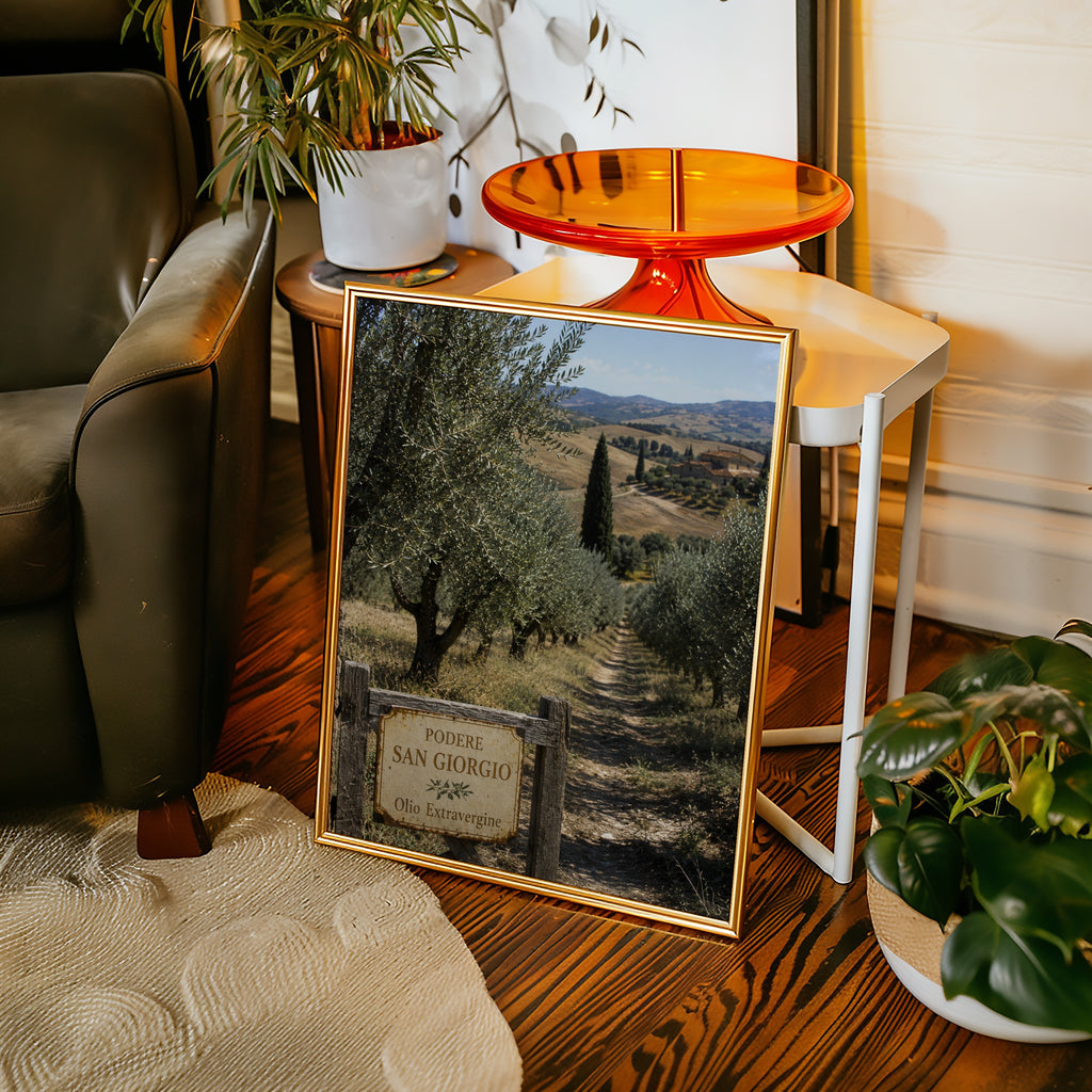 Marco Ricci Podere San Giorgio Toscana Poster – toskansk landsväg kantad av cypresser och vingårdar