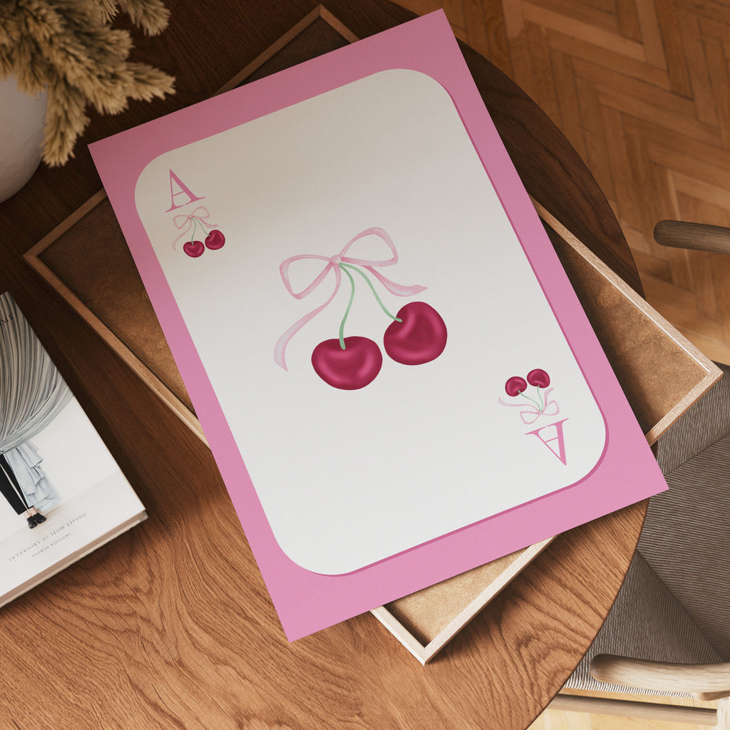 Ace of Cherries poster i olika storlekar – köp enkelt hos Bozetto i hög kvalitet