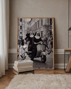 Sisters on a Scooter Poster – i rum 2